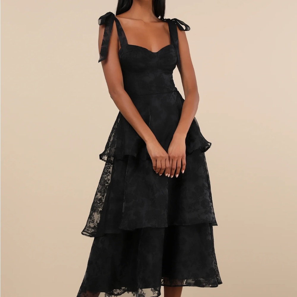 Lulus Tiered black midi dress